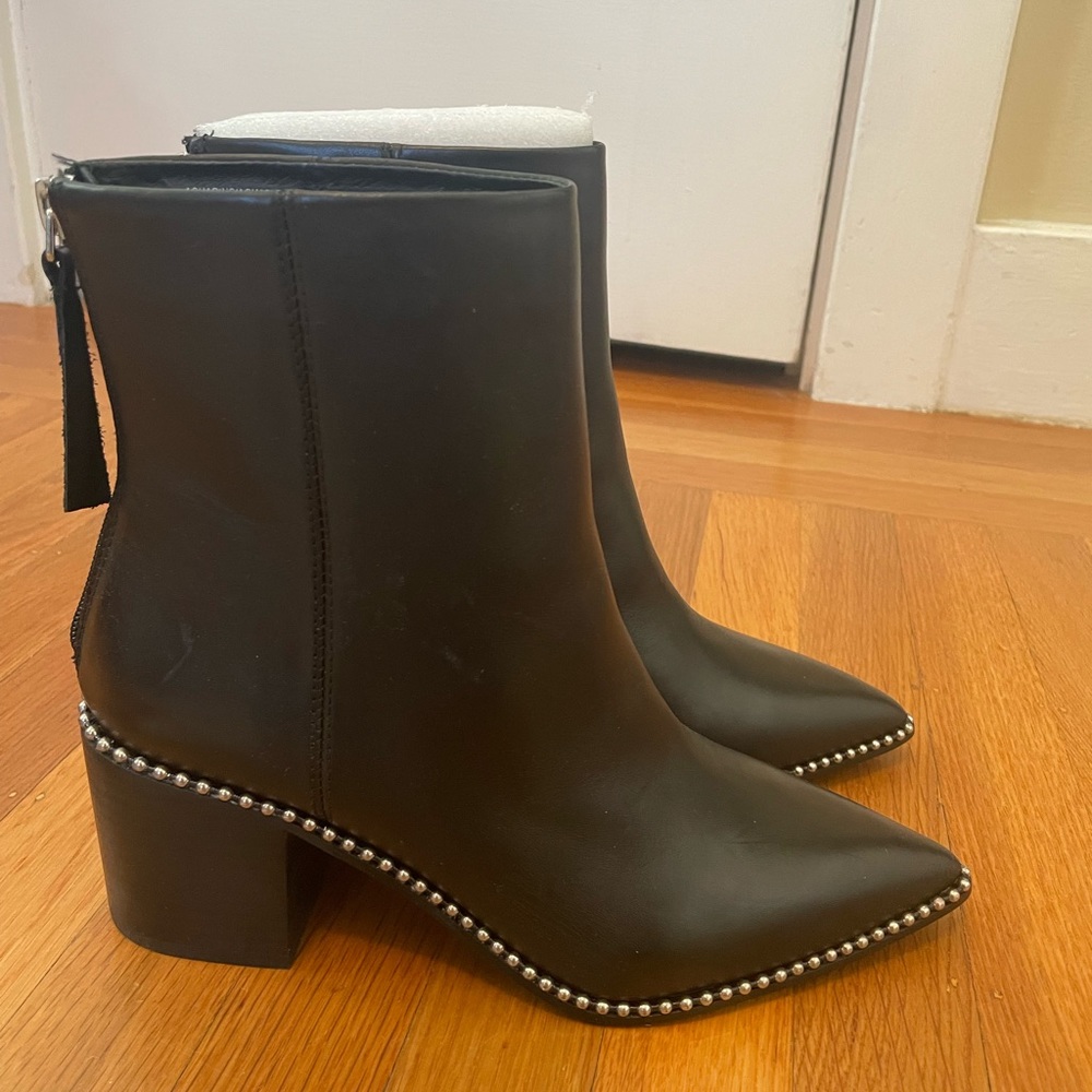 Brand NEW Steve Madden black leather Acquarius size 7.5 booties.